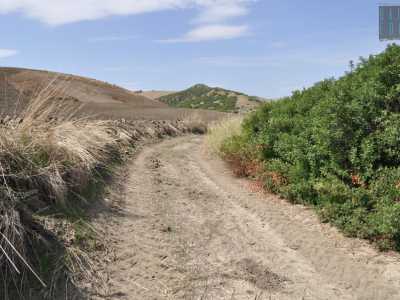 Per un attimo ci sembra di perderci in un paesaggio da film western: intorno a noi solo lande desolate 